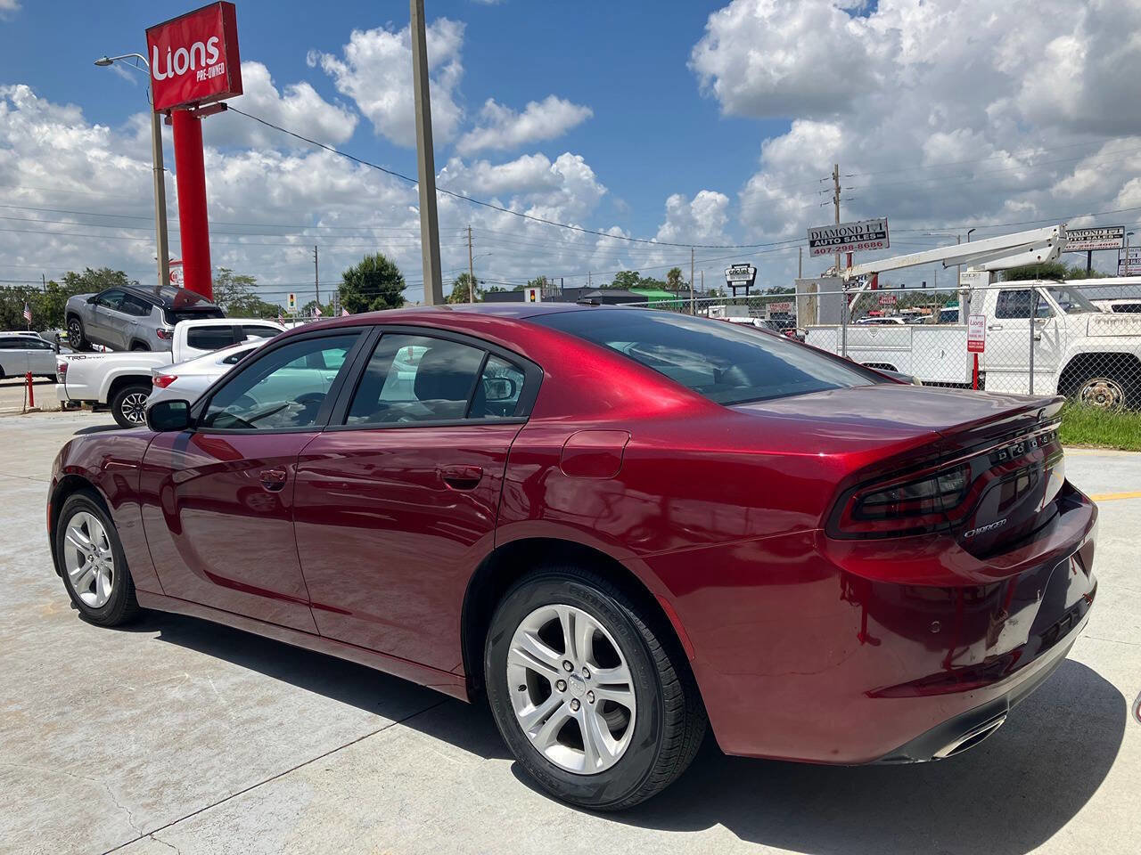 Used 2019 Dodge Charger SXT w/ Leather Interior Group image 3