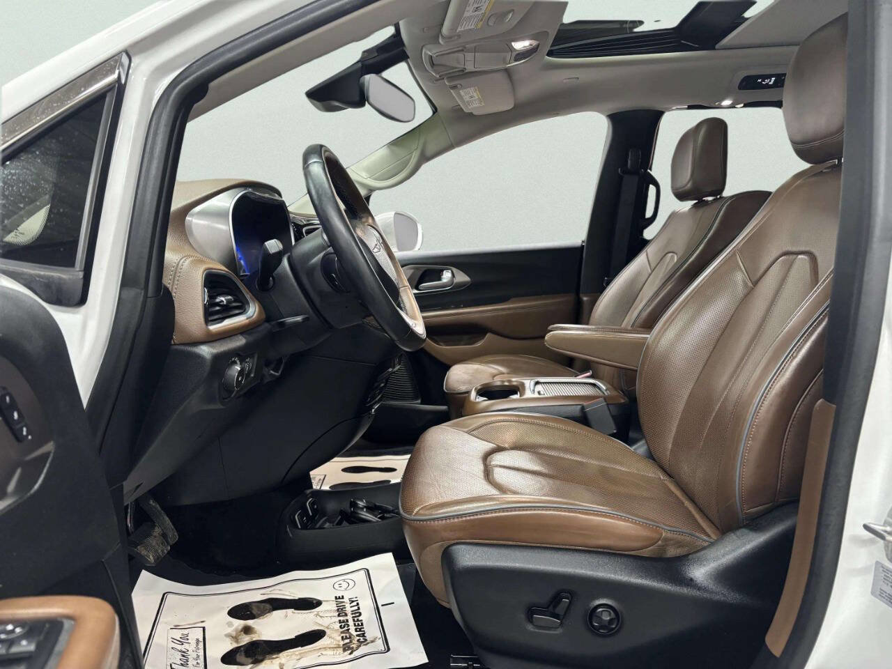 Used 2017 Chrysler Pacifica Limited image 13