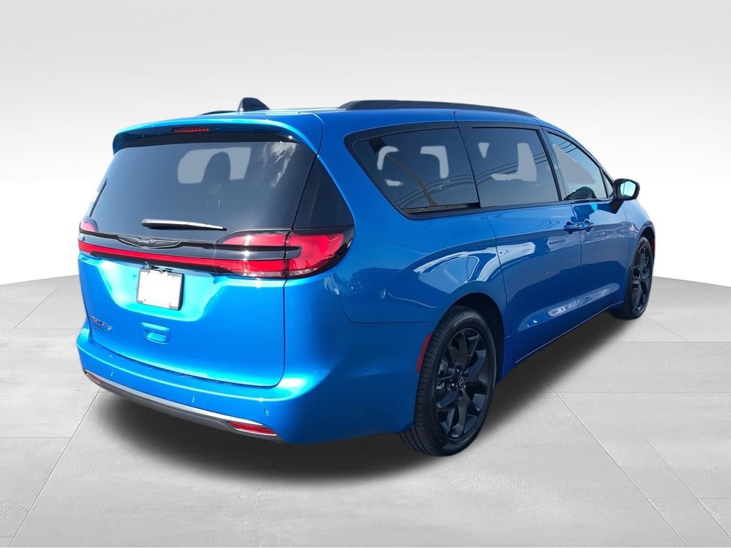 New 2026 Chrysler Pacifica Select FWD image 8