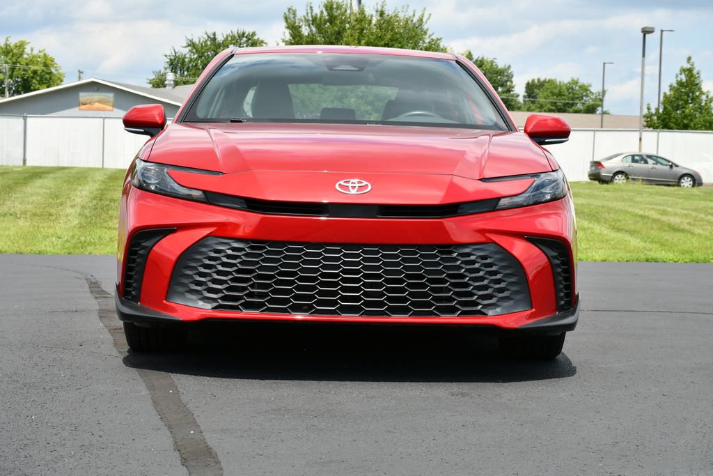 Used 2025 Toyota Camry SE FWD image 2