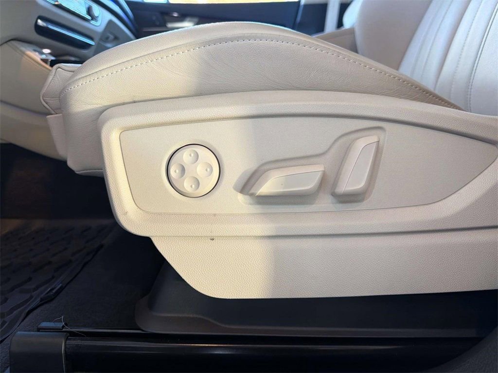 Used 2025 Audi Q5 2.0T Premium Plus w/ Premium Plus Package image 8