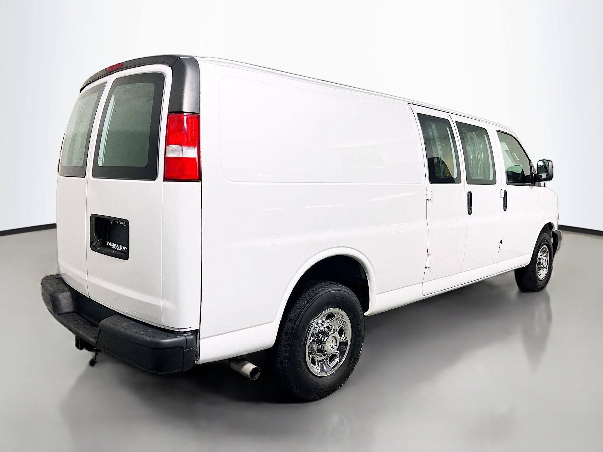 Used 2021 Chevrolet Express 2500 Extended w/ Communications Package RWD image 4