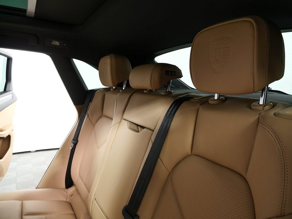 New 2026 Porsche Macan image 23