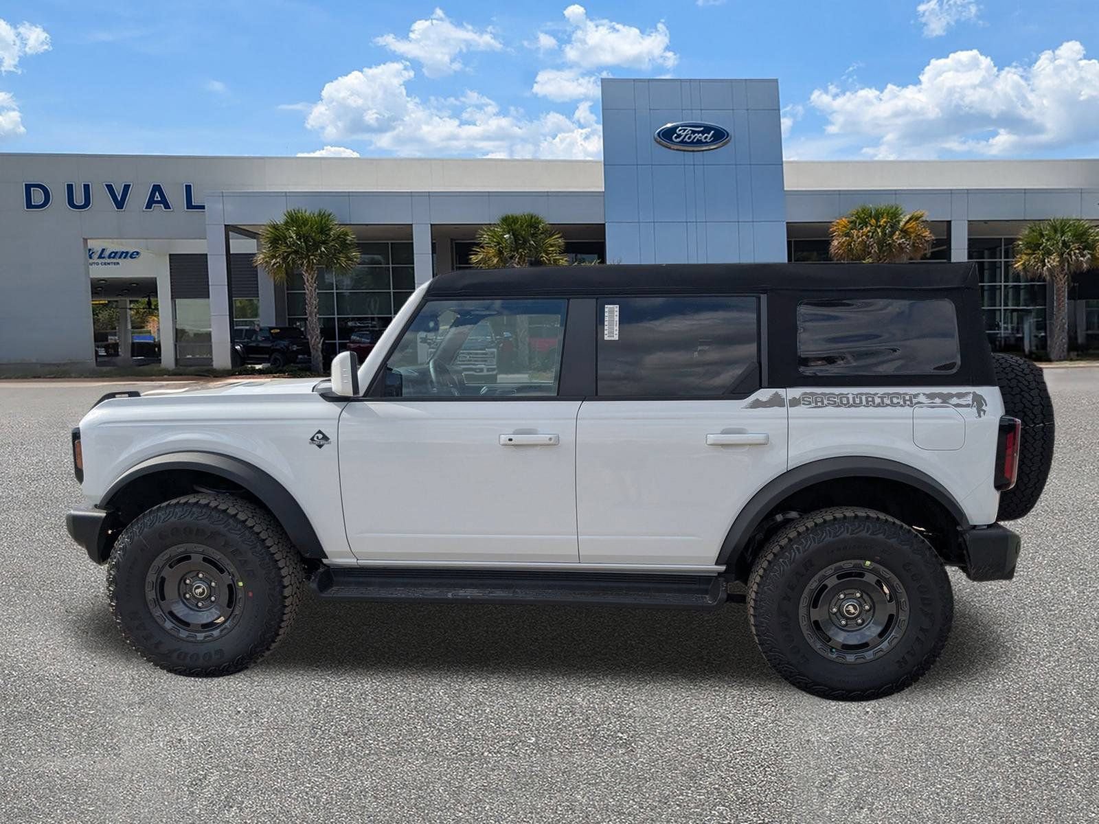 New 2025 Ford Bronco Outer Banks w/ Sasquatch Package AWD/4WD image 7