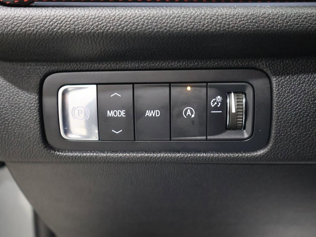 Used 2025 Chevrolet Traverse Z71 image 32