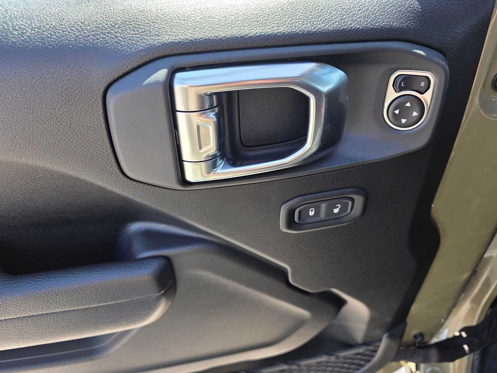 Used 2025 Jeep Gladiator Sport AWD/4WD image 22