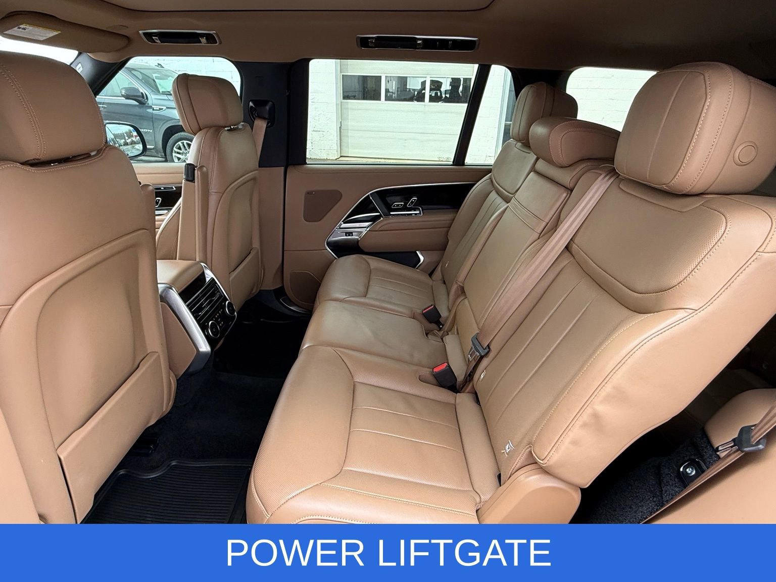 Used 2023 Land Rover Range Rover Long Wheelbase SE image 19