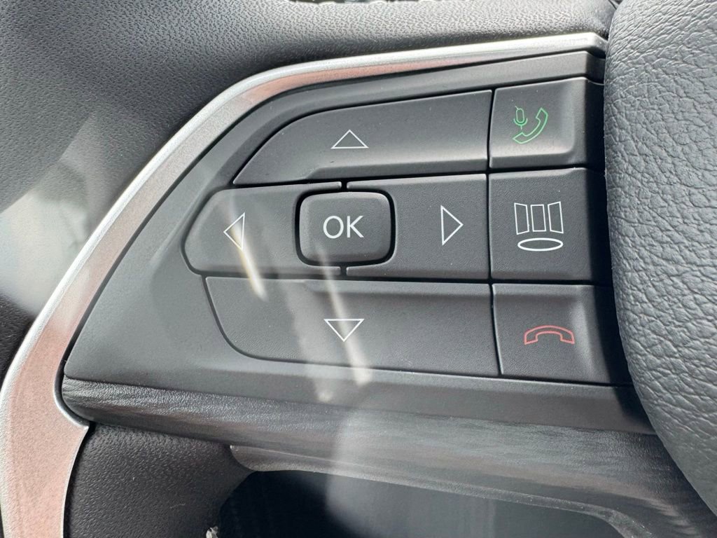 New 2025 Jeep Grand Cherokee Altitude image 16