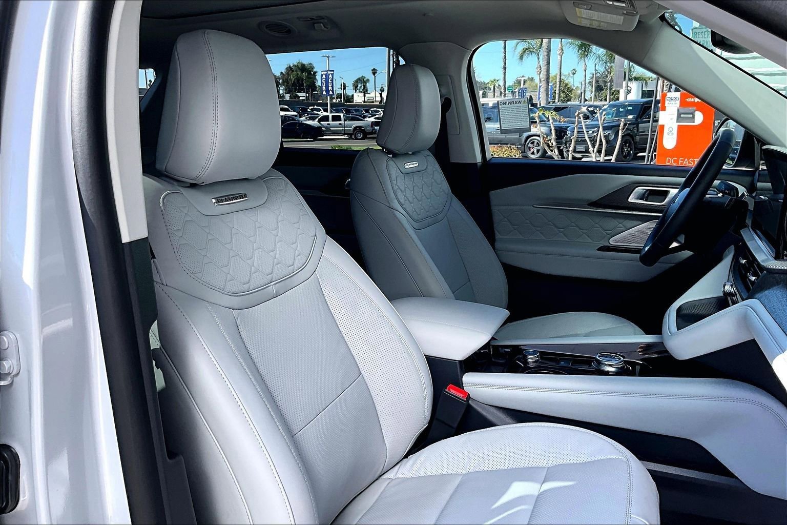 Used 2026 Ford Explorer Platinum w/ LUX Leather Package image 7