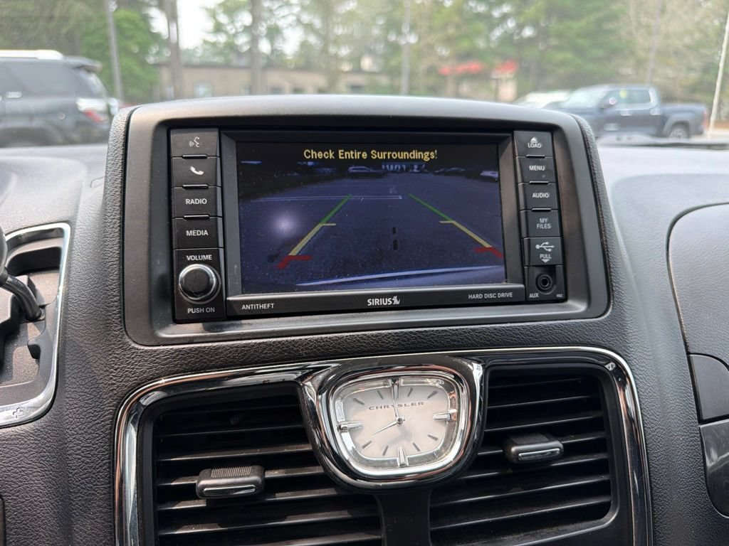 Used 2013 Chrysler Town & Country Touring FWD image 11