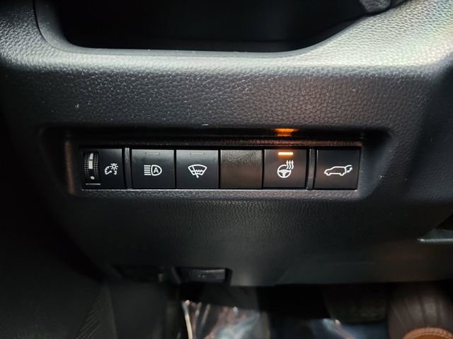 Used 2021 Toyota RAV4 XLE w/ Convenience Package image 38