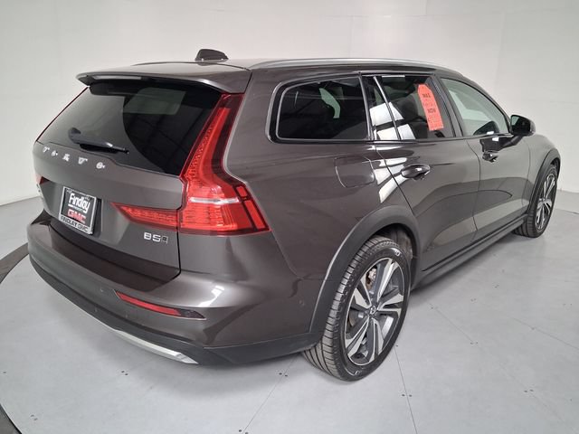 Used 2025 Volvo V60 B5 Cross Country Plus AWD/4WD image 4