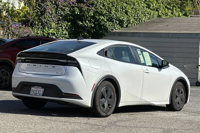 Used 2026 Toyota Prius Plug-In Hybrid FWD image 4