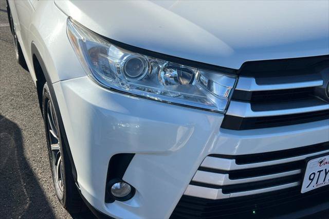 Certified 2019 Toyota Highlander XLE AWD/4WD image 14