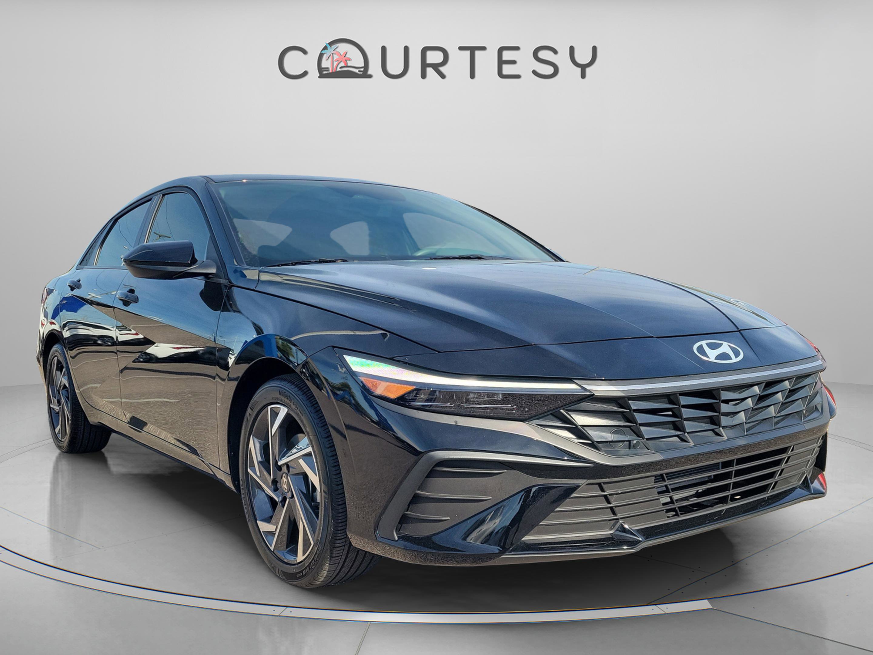 Used 2025 Hyundai Elantra Sport image 4