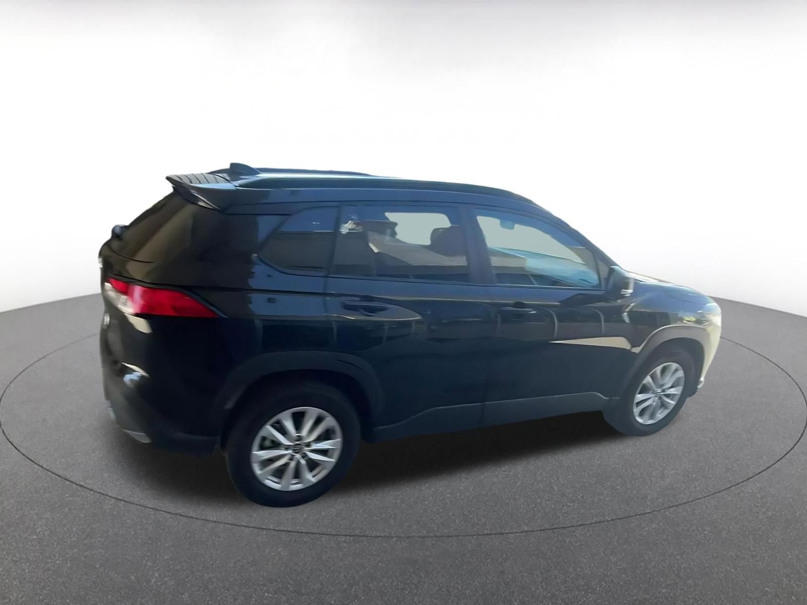 Used 2025 Toyota Corolla Cross LE FWD image 15