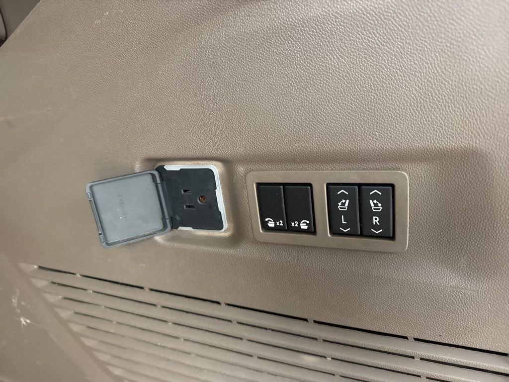 Used 2022 GMC Yukon XL Denali w/ Denali Premium Package image 44