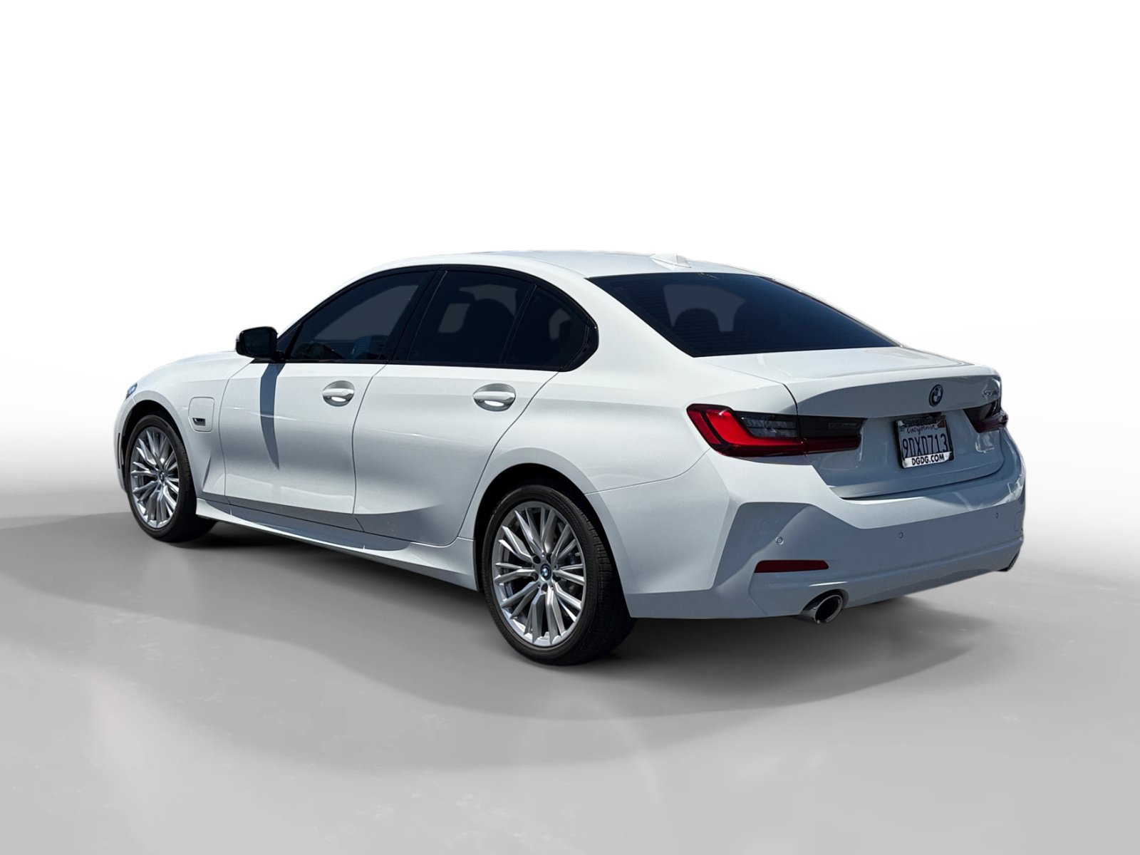 Used 2023 BMW 330e w/ Driving Assistance Package RWD image 3