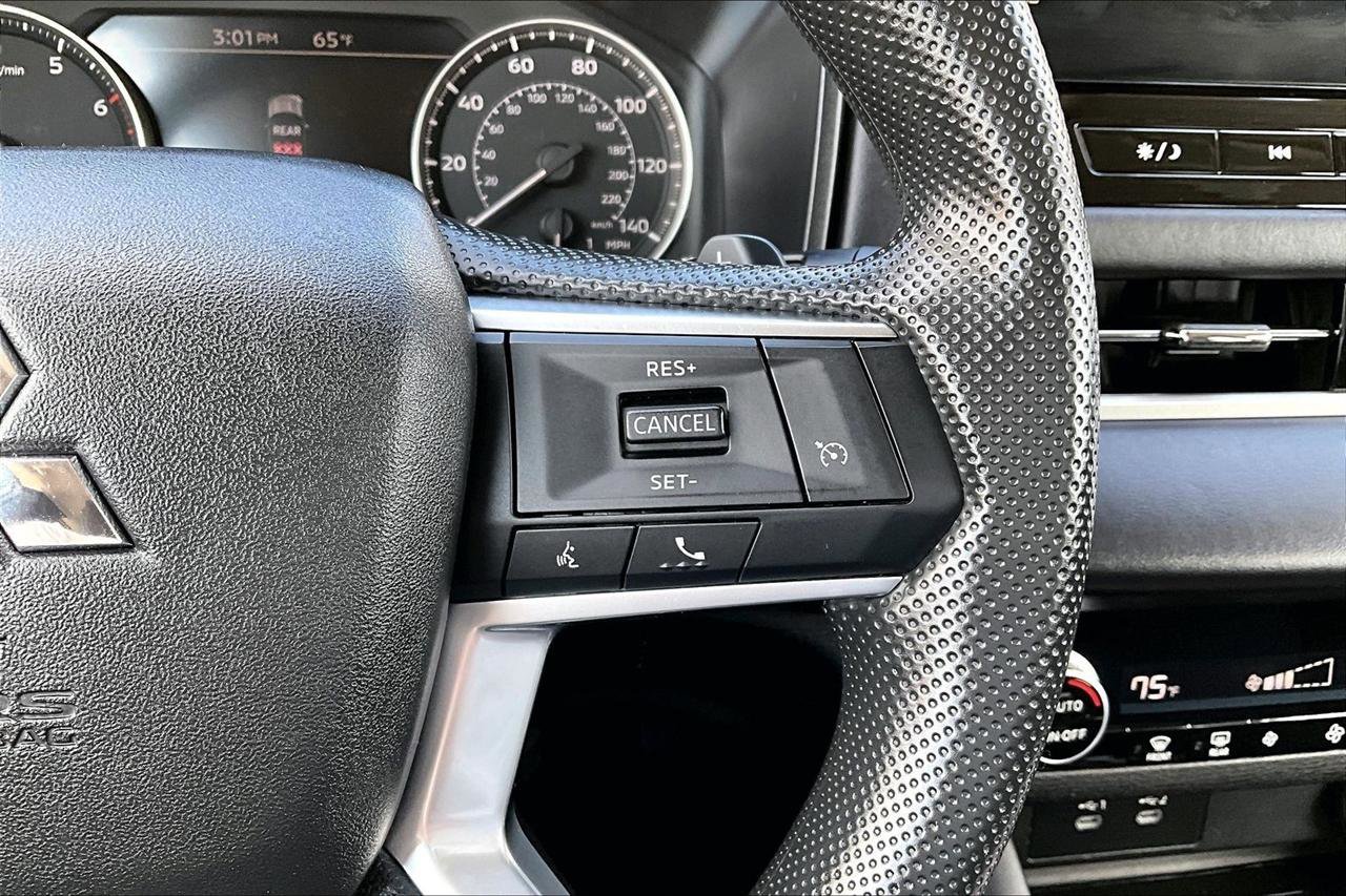Used 2025 Mitsubishi Outlander ES image 14