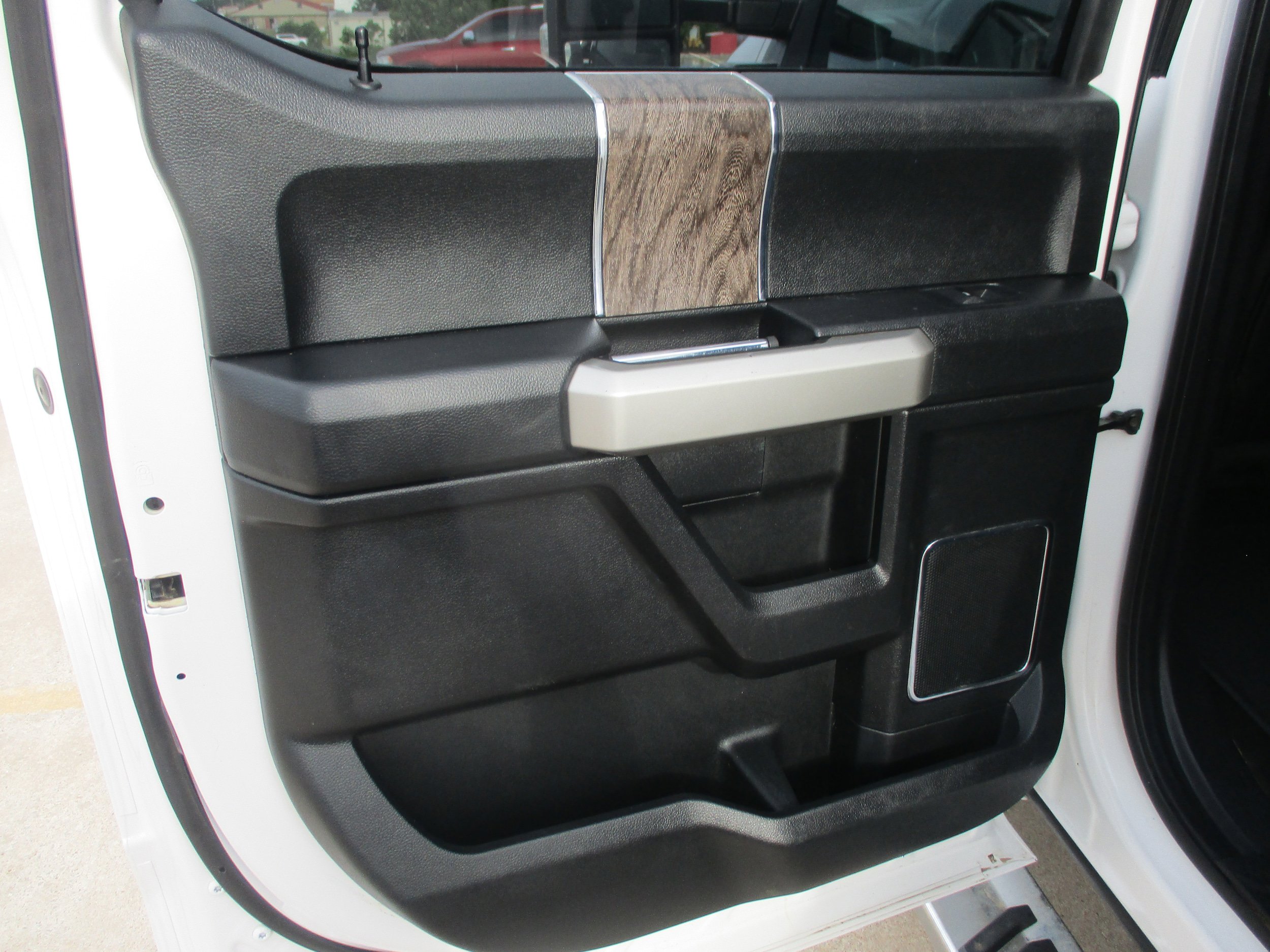 Used 2019 Ford F350 Lariat w/ Lariat Ultimate Package AWD/4WD image 8
