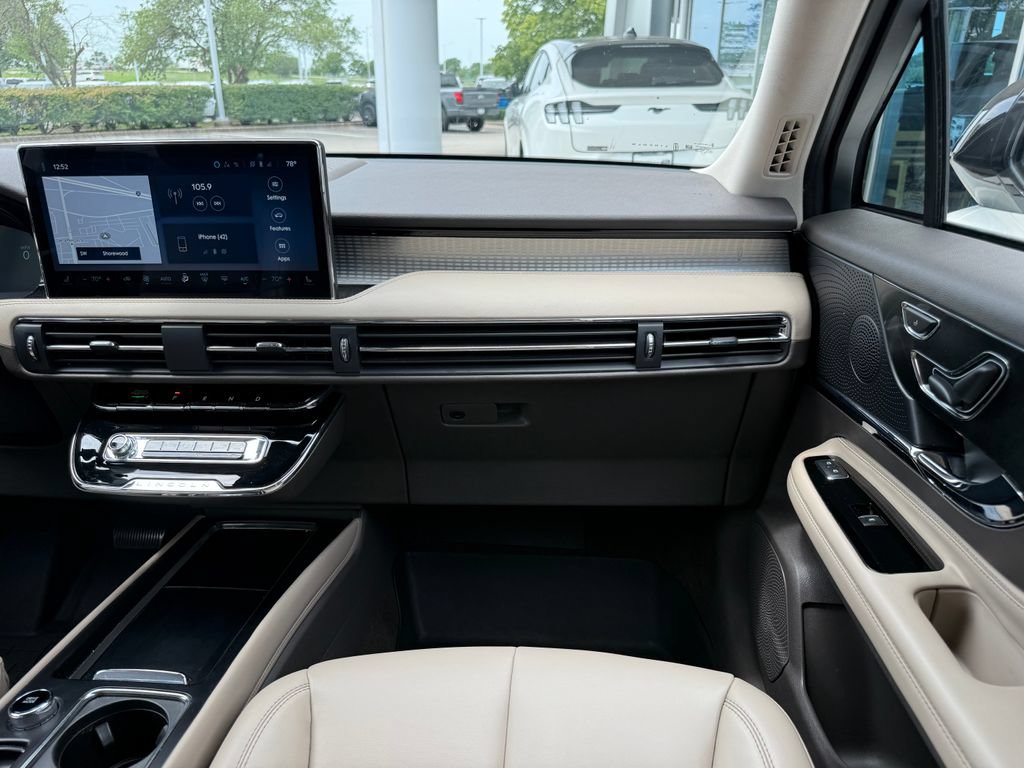Used 2023 Lincoln Corsair AWD image 21
