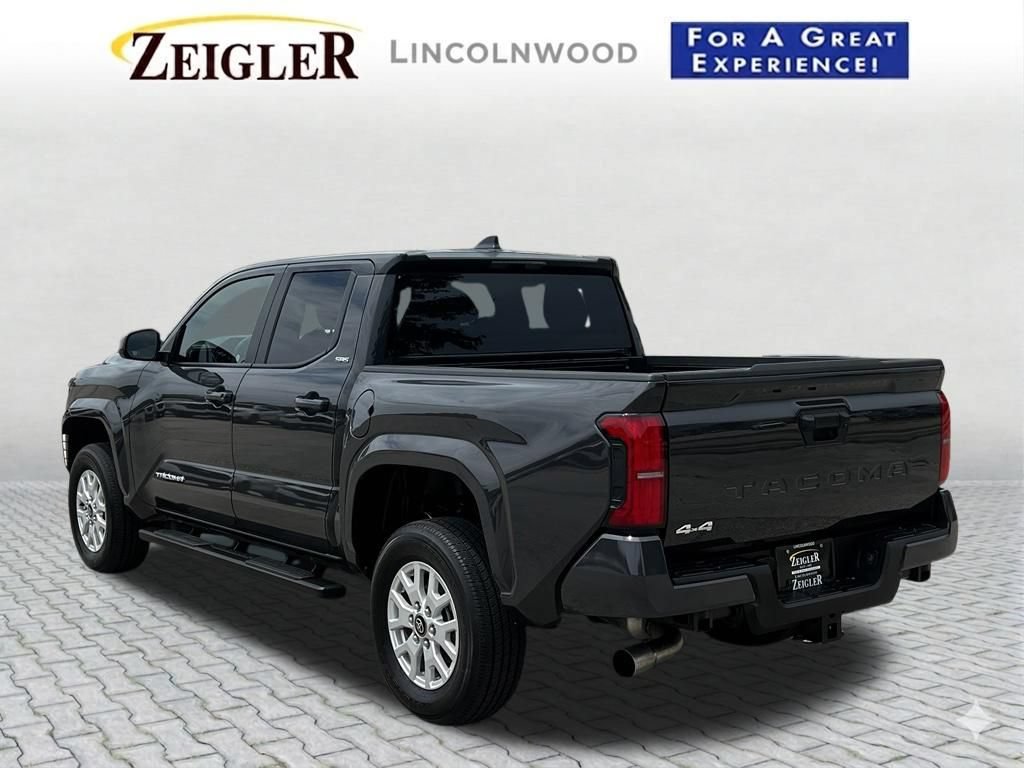 Used 2025 Toyota Tacoma SR5 AWD/4WD image 4
