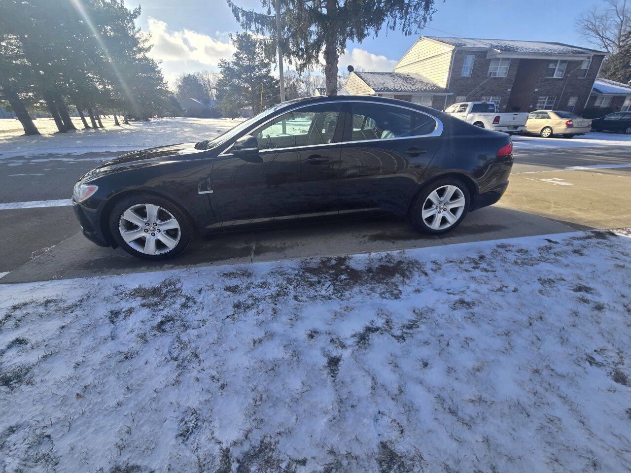 Used 2011 Jaguar XF image 2