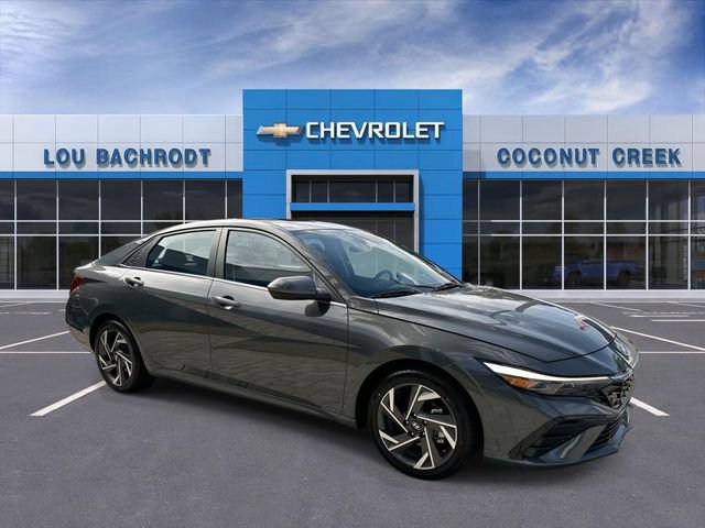Used 2025 Hyundai Elantra SEL FWD image 2