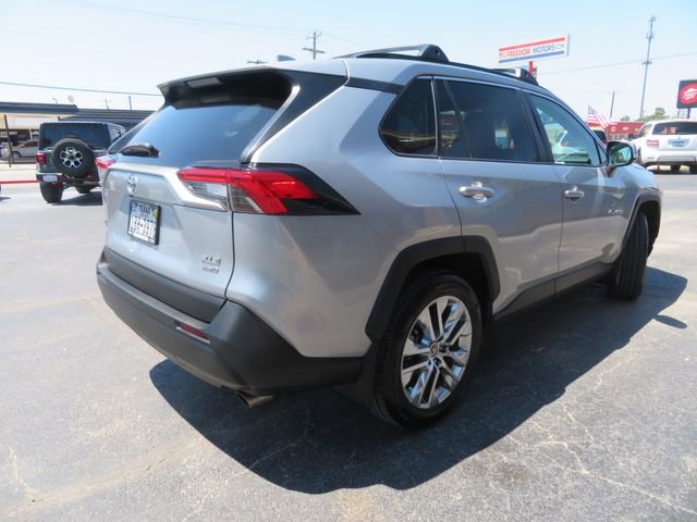 Used 2021 Toyota RAV4 XLE Premium image 5