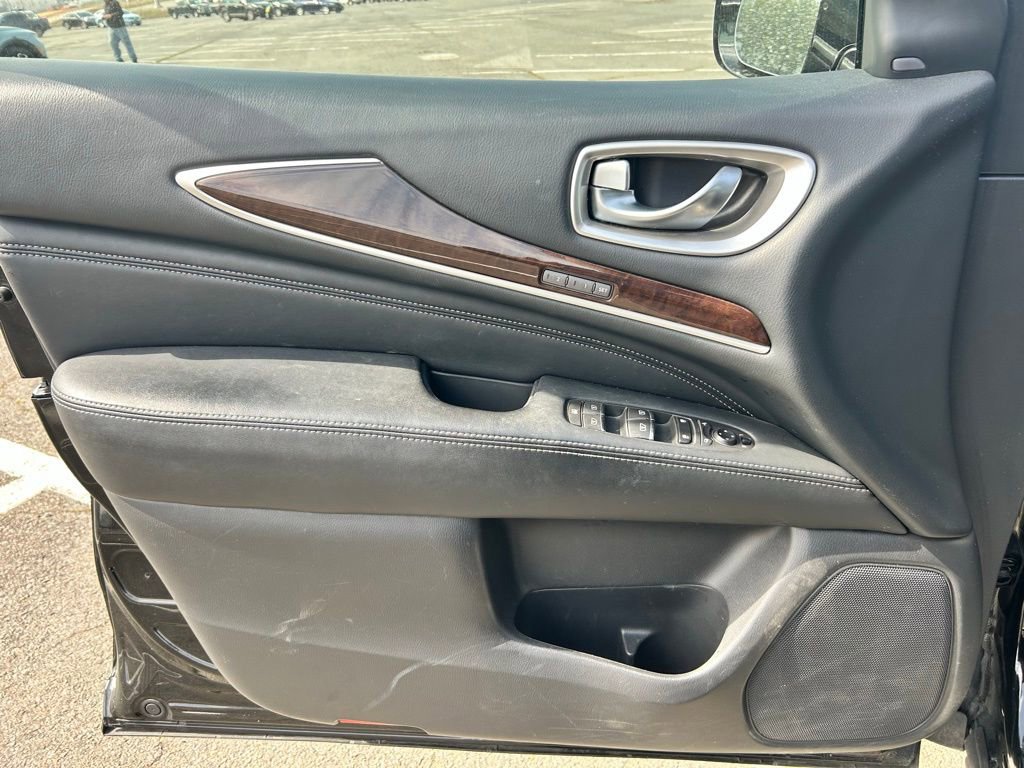 Used 2017 INFINITI QX60 Luxe w/ Deluxe Technology Package image 21