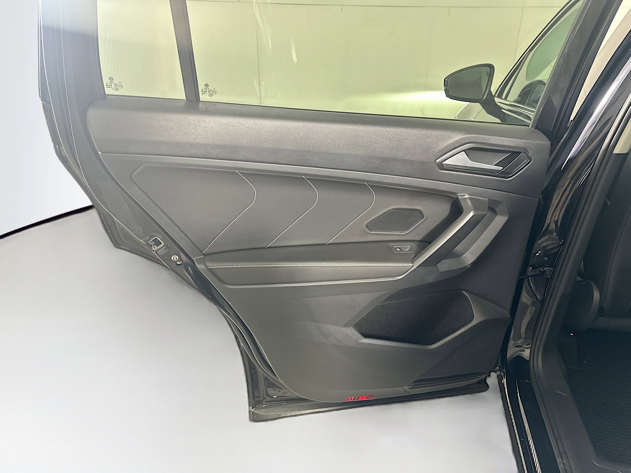 Used 2023 Volkswagen Tiguan SE FWD image 25