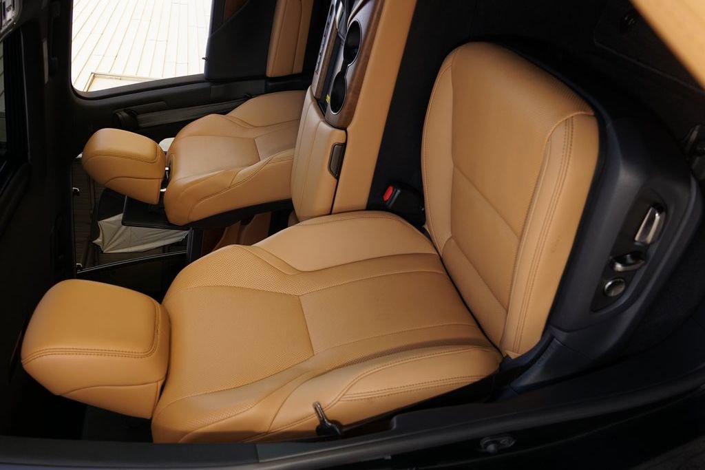 Used 2026 Lexus LX 600 4WD w/ Appearance Package image 10