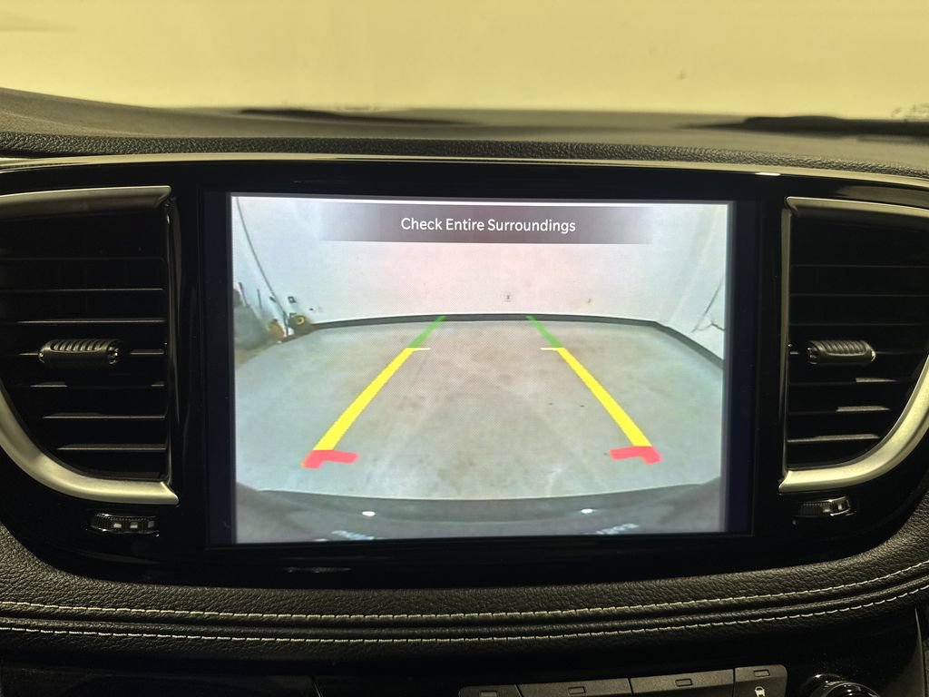 Used 2026 Chrysler Pacifica Limited FWD image 10