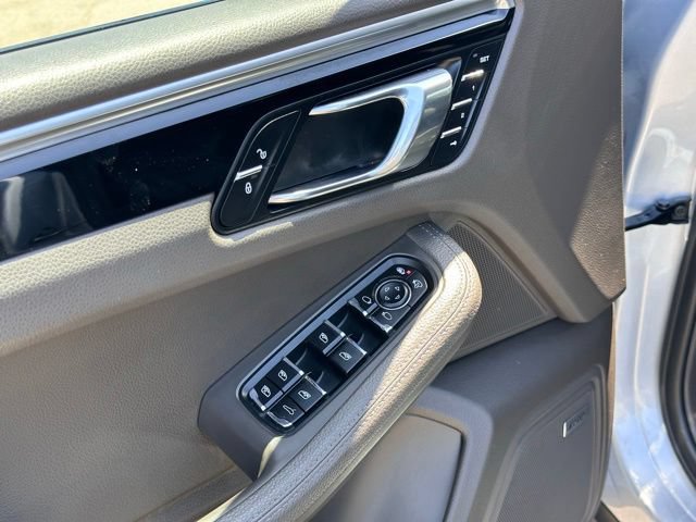 Used 2017 Porsche Macan AWD/4WD image 9