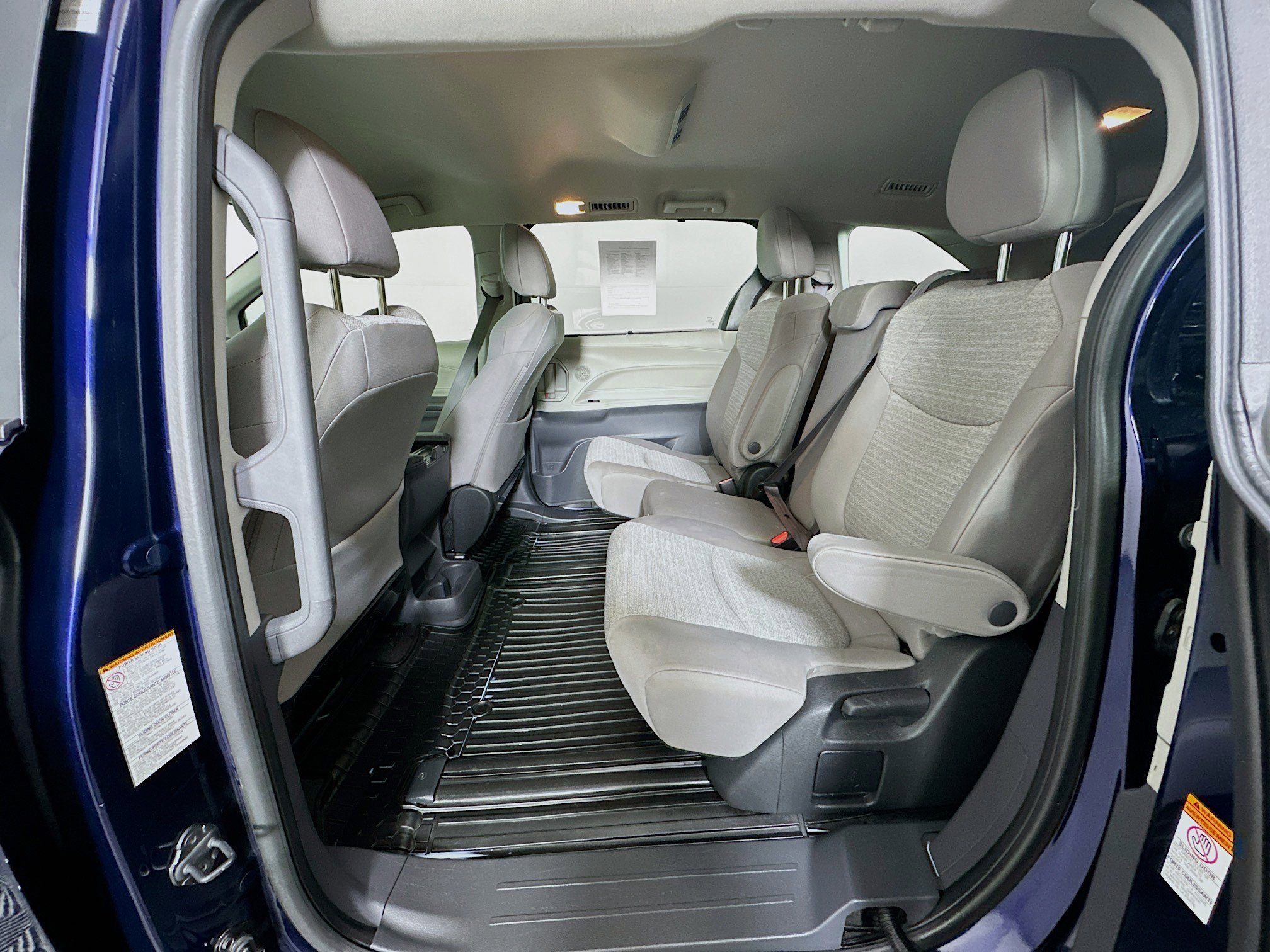 Used 2022 Toyota Sienna LE FWD image 28