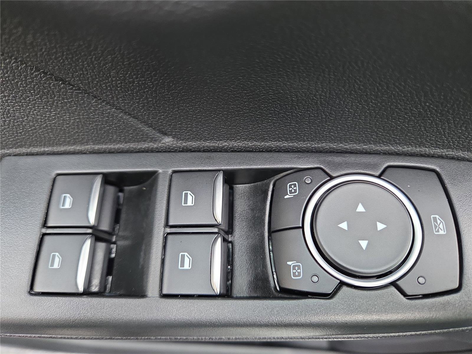 Used 2022 Ford Escape SE w/ Cold Weather Package image 14