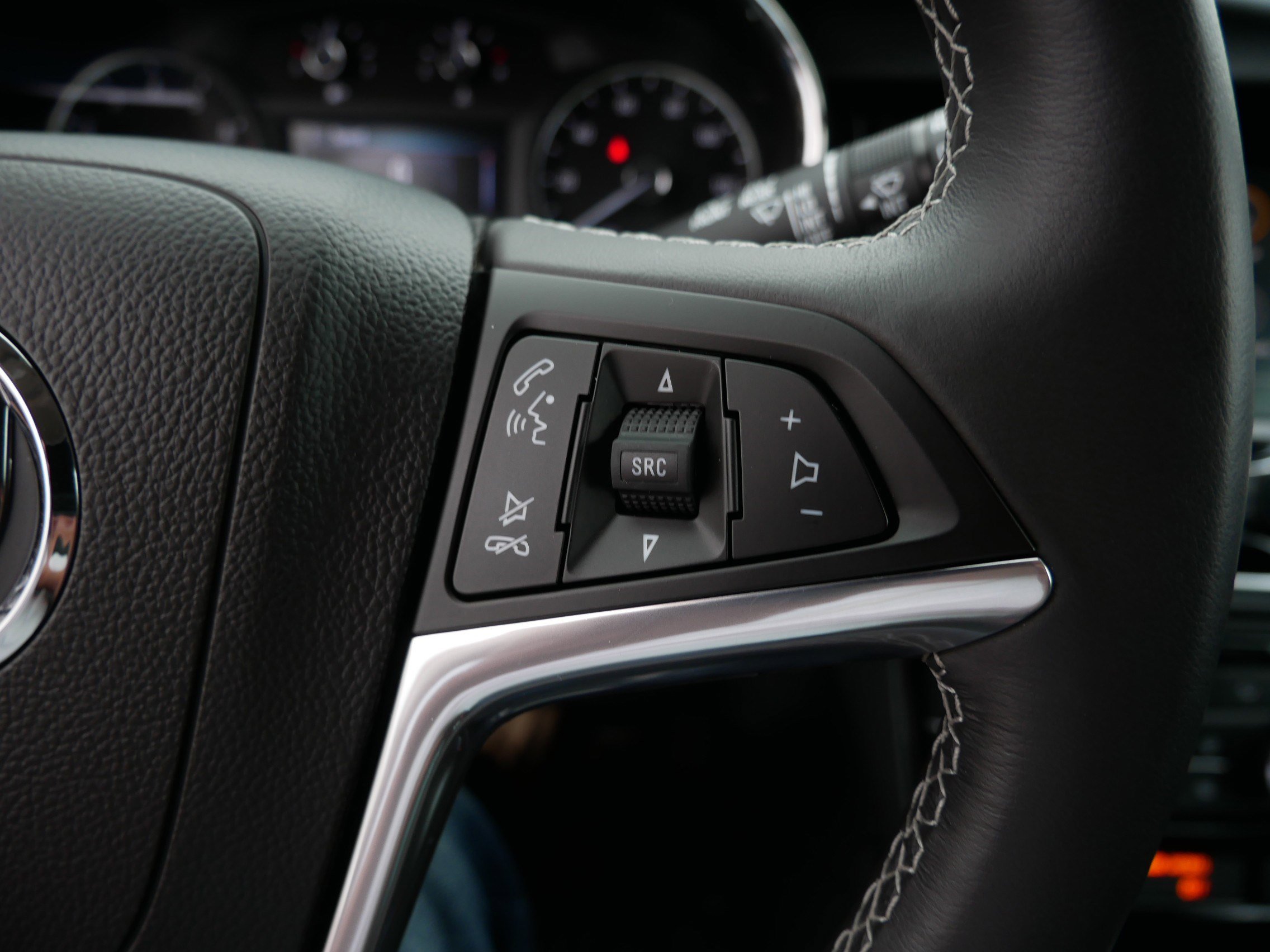 Used 2022 Buick Encore Preferred w/ Safety Package AWD/4WD image 28