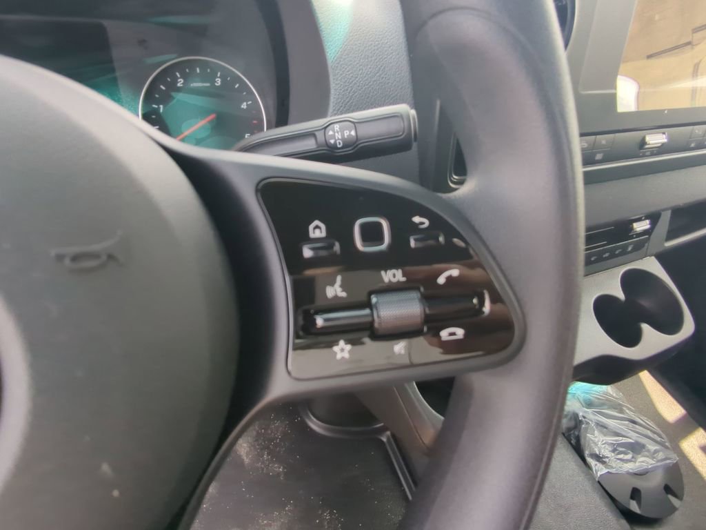Used 2024 Mercedes-Benz Sprinter 2500 image 12