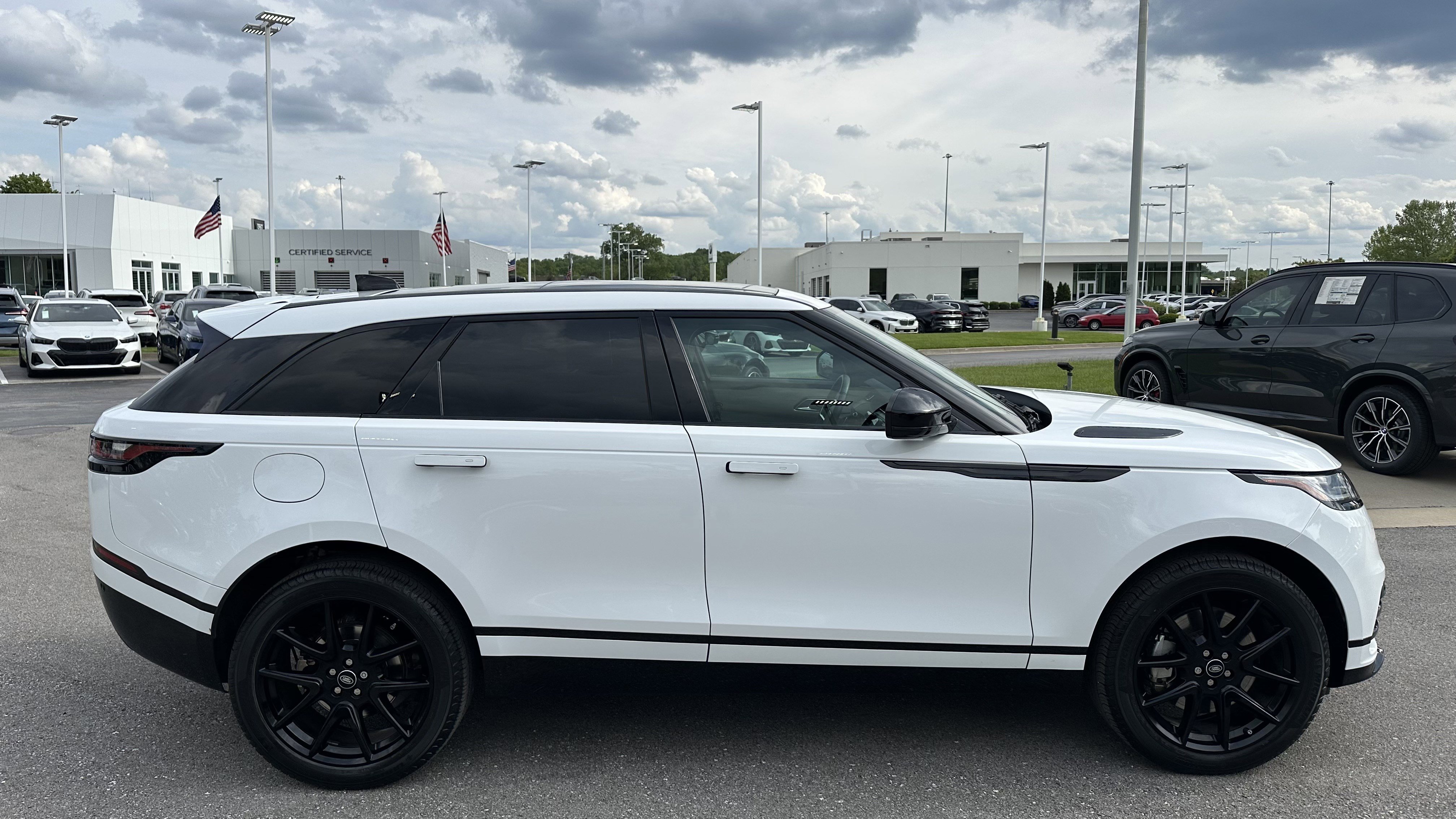 Used 2023 Land Rover Range Rover Velar R-Dynamic S AWD/4WD image 11