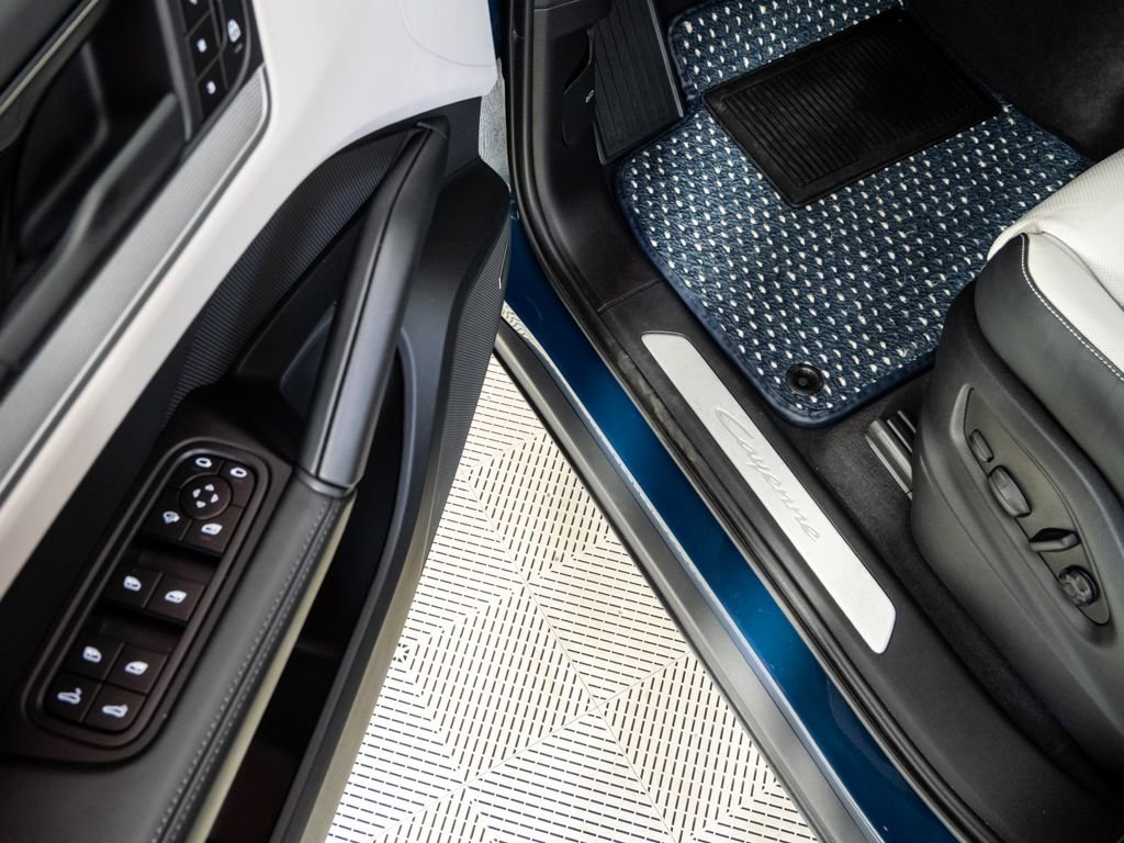 Certified 2025 Porsche Cayenne Coupe w/ Premium Package Plus image 8