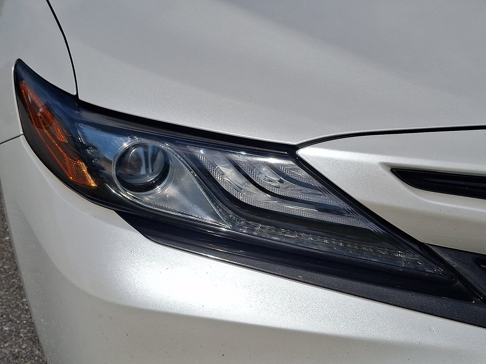 Used 2022 Toyota Camry XSE FWD image 9