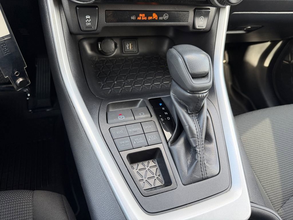 Used 2025 Toyota RAV4 LE image 27