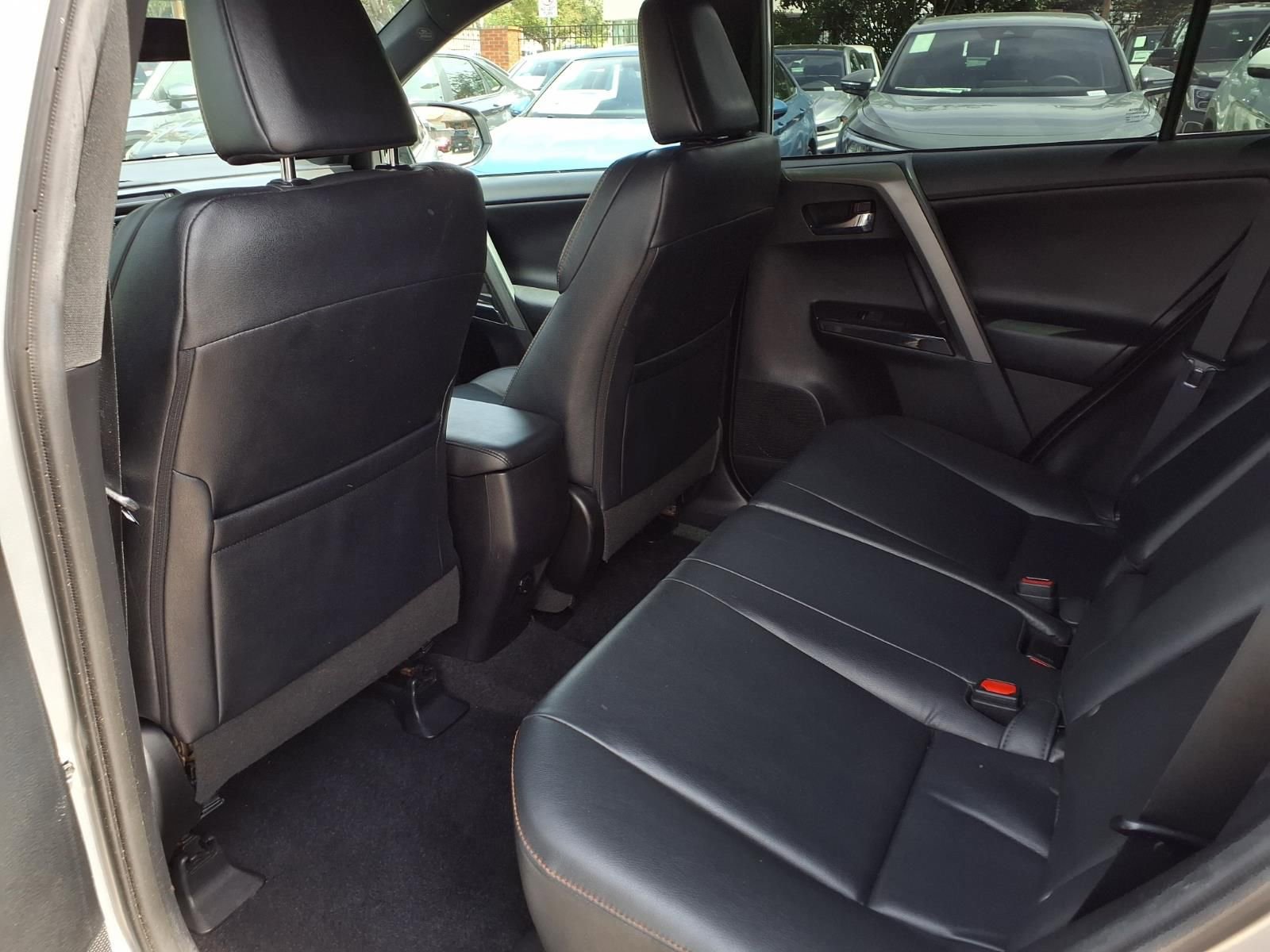 Used 2016 Toyota RAV4 SE image 19