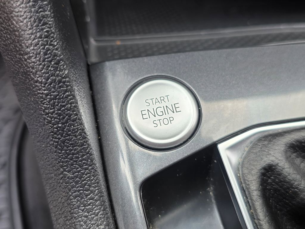 Used 2024 Volkswagen Tiguan SE AWD/4WD image 36