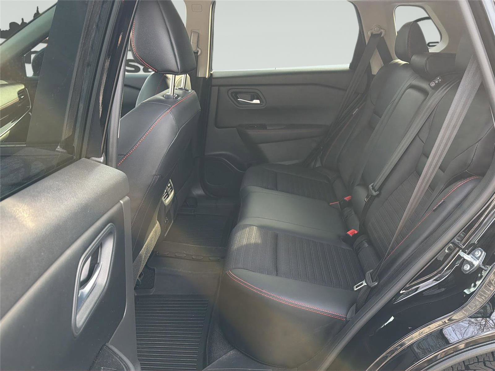 Used 2025 Nissan Rogue SV image 24