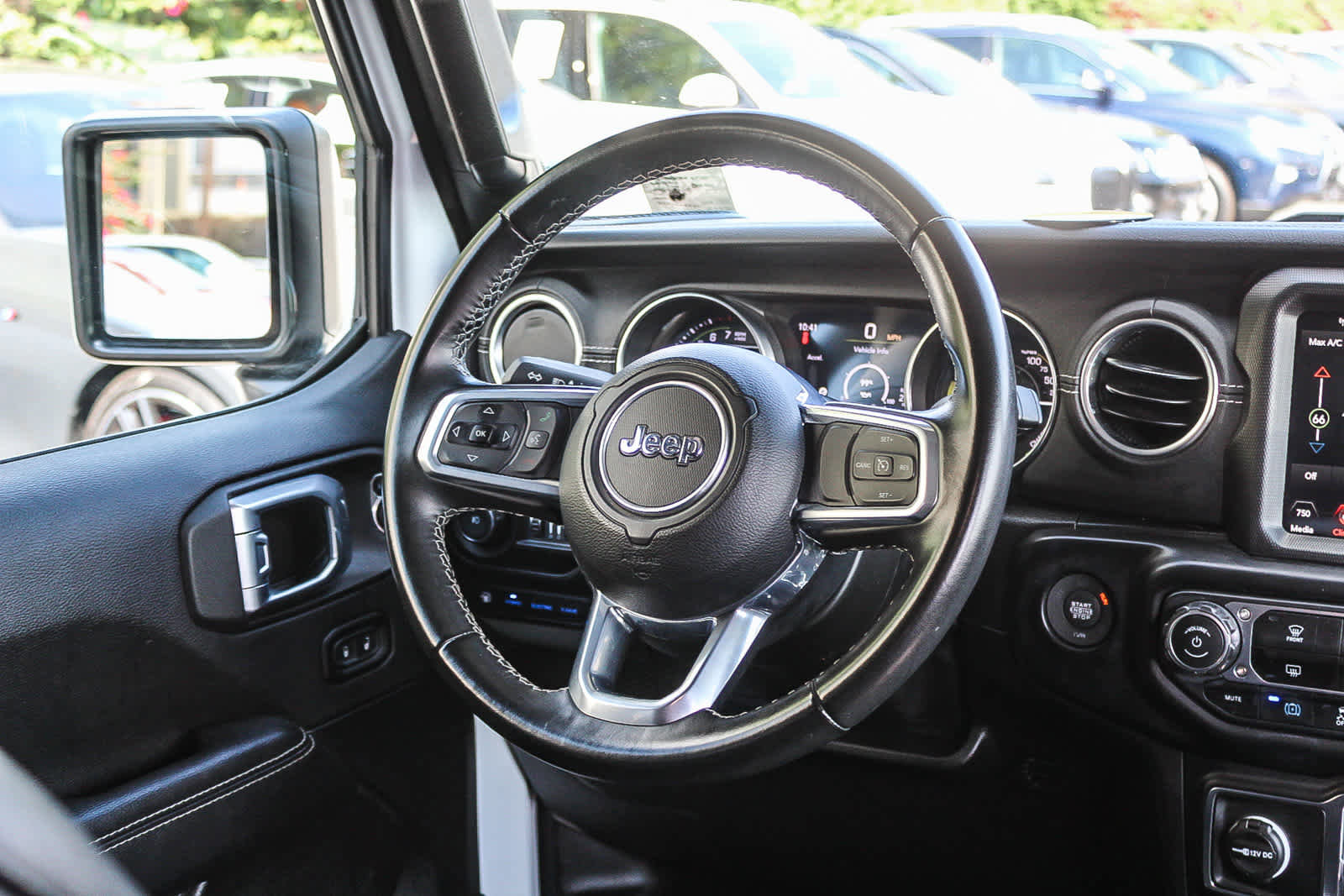 Used 2022 Jeep Wrangler Unlimited Sahara image 15