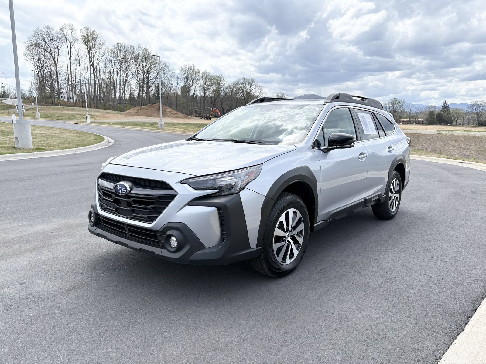 Used 2025 Subaru Outback Premium AWD/4WD image 3