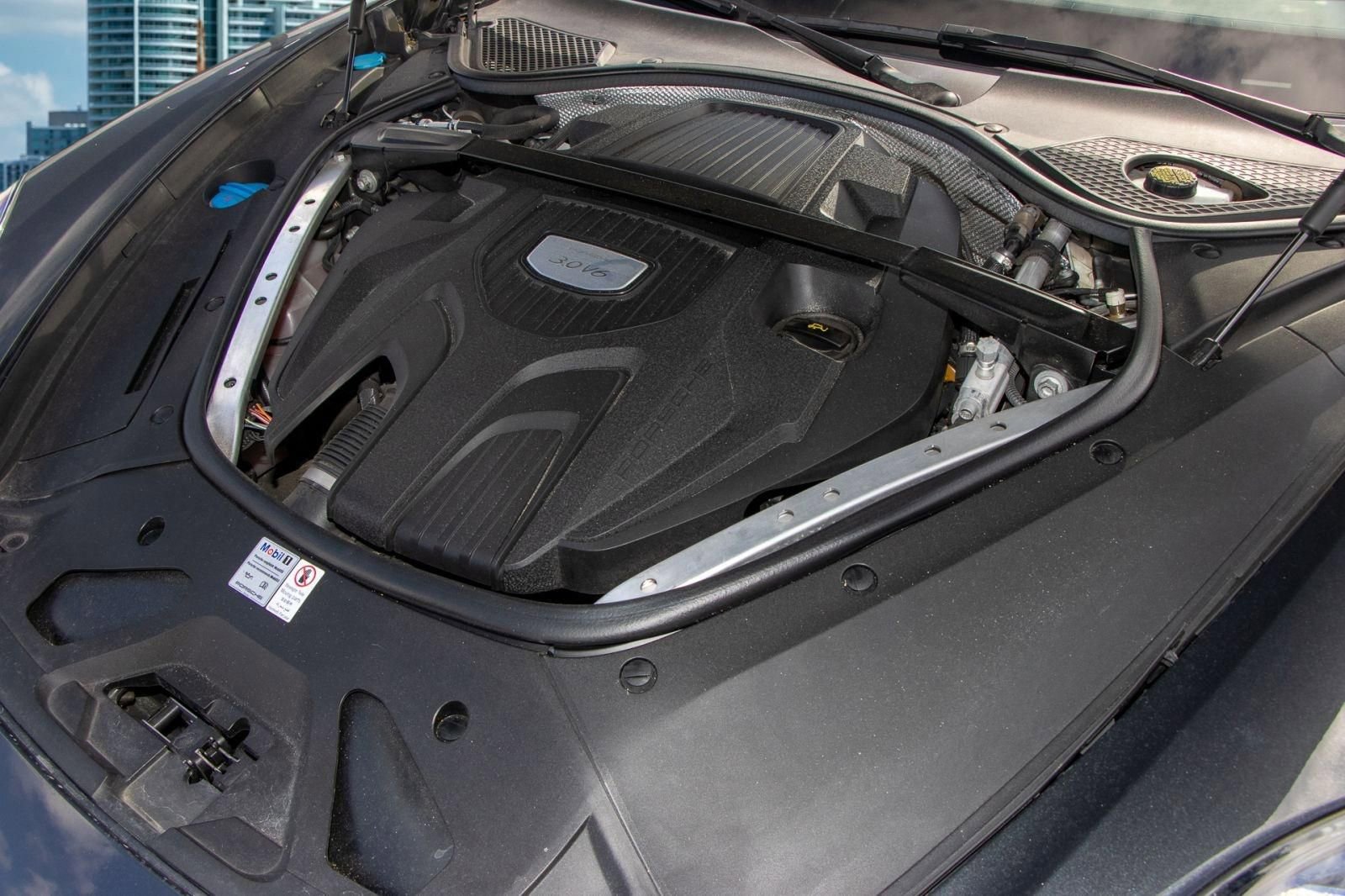 Used 2019 Porsche Panamera 4 AWD/4WD image 36