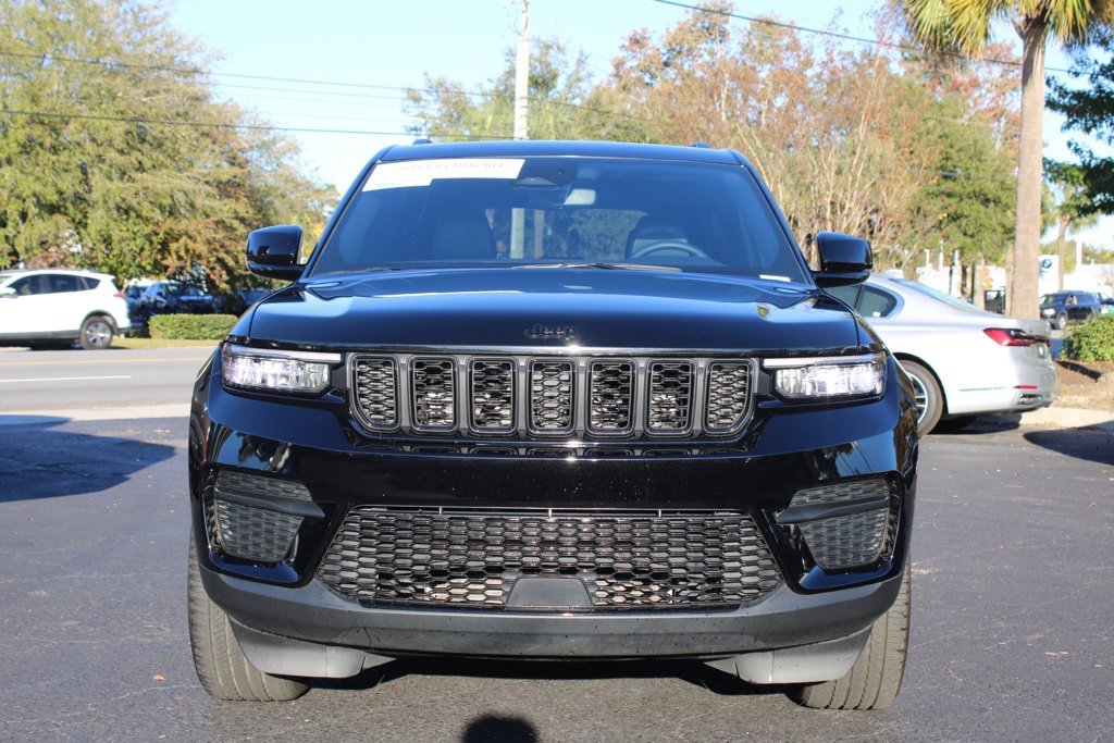 Used 2023 Jeep Grand Cherokee Altitude image 5