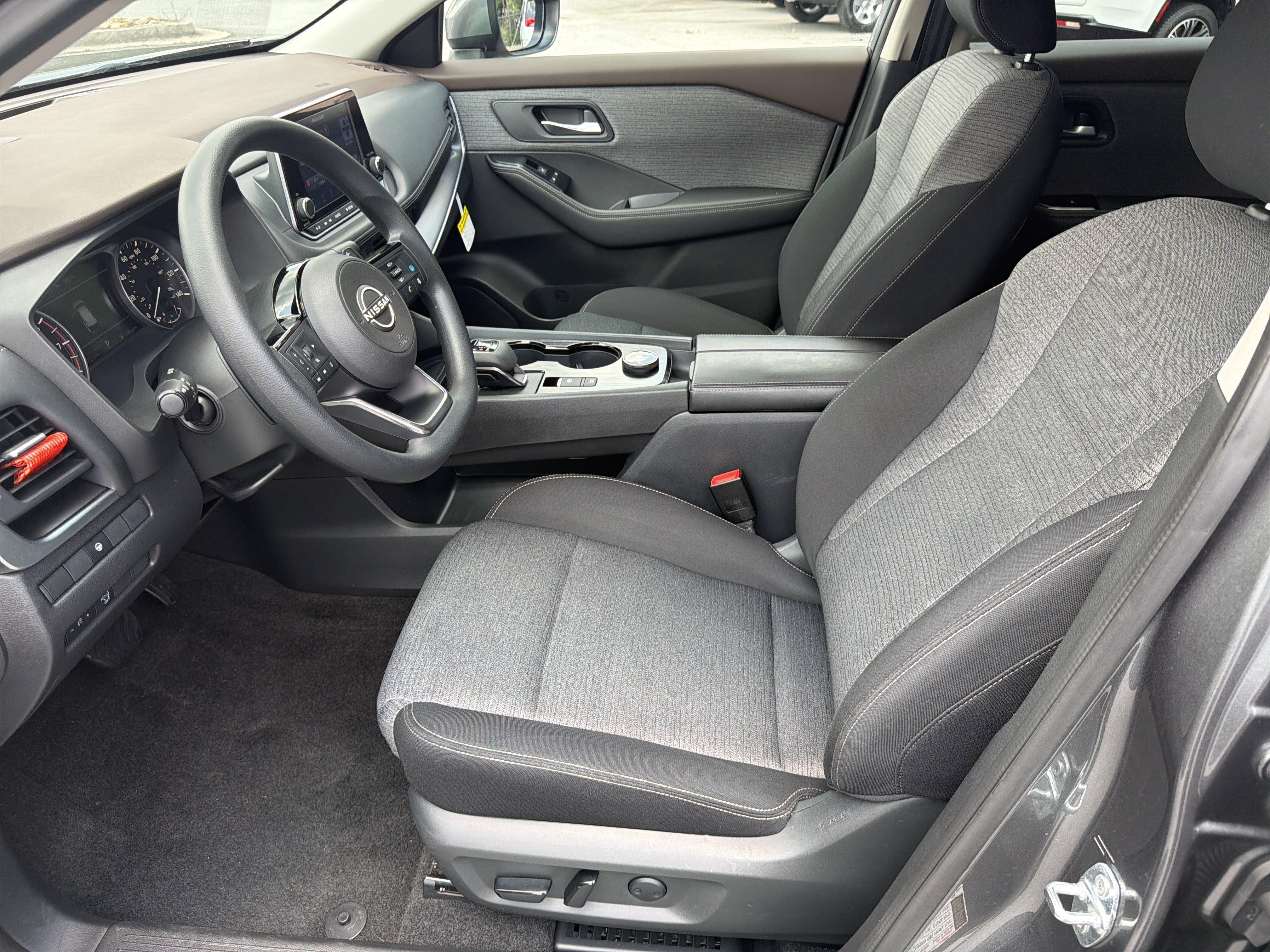Used 2023 Nissan Rogue SV AWD/4WD image 11